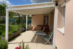 Pergola en aluminium - couverture en verre + store sur toiture